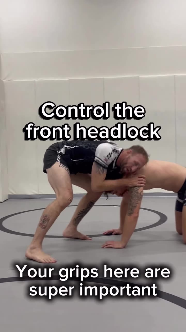 Front headlock: elbow and chin